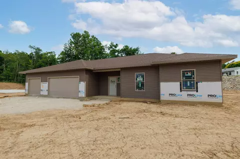 988 E Hawthorn Ln, Columbia City, IN 46725