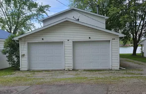 42 W Lakeside Dr, North Manchester, IN 46962