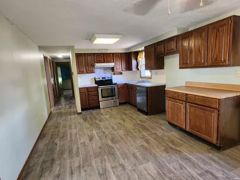 524 W Buckeye St, Berne, IN 46711 photo 6