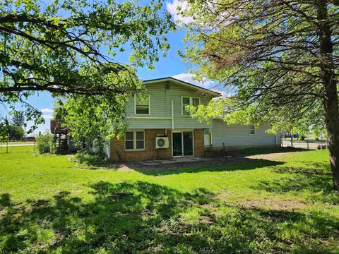 524 W Buckeye St, Berne, IN 46711 photo 1