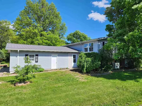 524 W Buckeye St, Berne, IN 46711 photo 2
