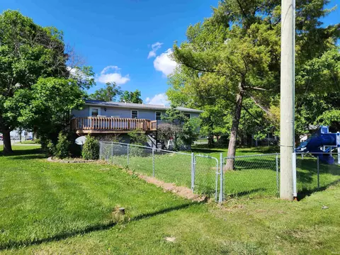 524 W Buckeye St, Berne, IN 46711 photo 3