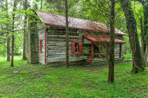 686 S Sled Run St, Santa Claus, IN 47579