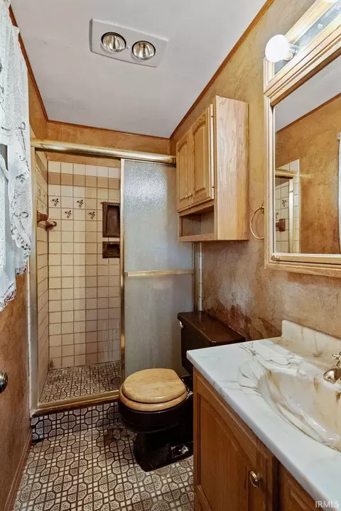 Bath - 315 E Payton St, Greentown, IN 46936 photo 2 of 2