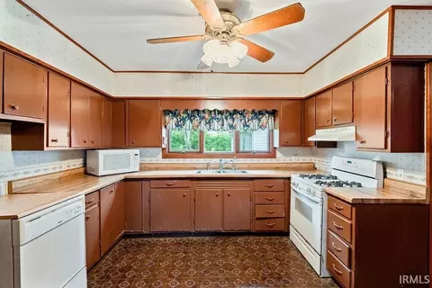 Kitchen - 315 E Payton St, Greentown, IN 46936 photo 2 of 2