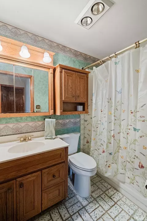 Bath - 315 E Payton St, Greentown, IN 46936 photo 1 of 2