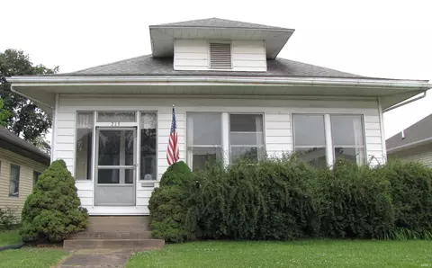 215 S Main St, Oakland City, IN 47660