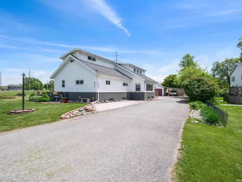 609 Old Brick Rd, Auburn, IN 46706 photo 2