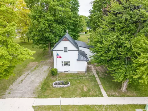 608 Union St, Lagrange, IN 46761 photo 2