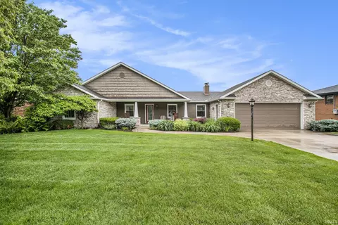 56129 Riverdale Dr, Elkhart, IN 46514