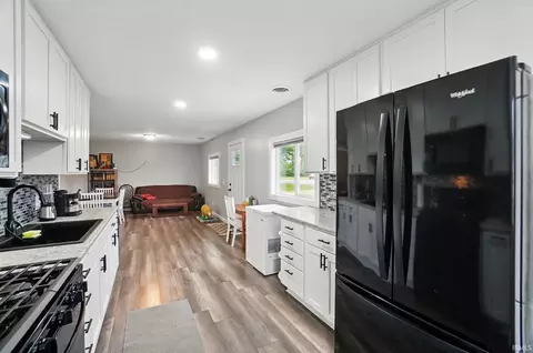 202 E Pickwick Dr, Syracuse, IN 46567 photo 8