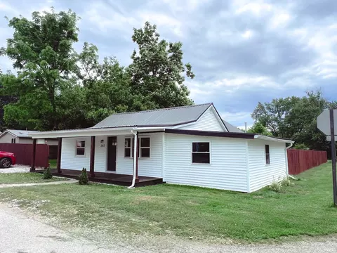 202 E Vine St, Mitchell, IN 47446 photo 1