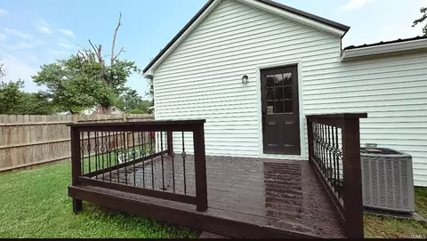 202 E Vine St, Mitchell, IN 47446 photo 2