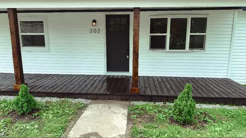202 E Vine St, Mitchell, IN 47446 photo 3
