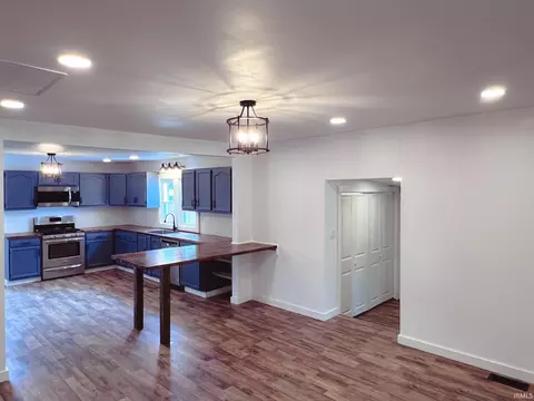 202 E Vine St, Mitchell, IN 47446 photo 7