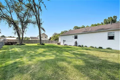 Exterior - 907 Eagle Blvd, Bristol, IN 46507 photo 2 of 4