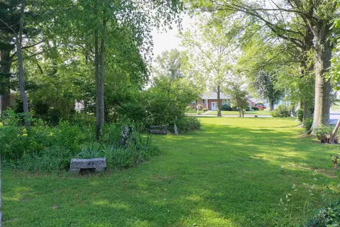 802 Hasenour Ave, Jasper, IN 47546 photo 4