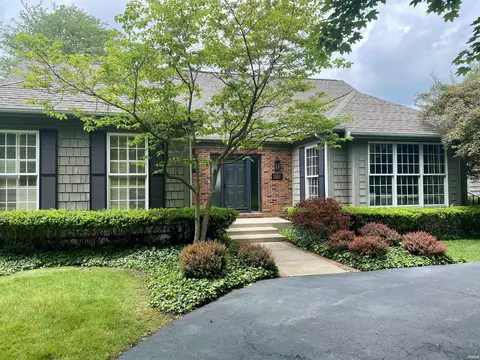 1303 Erskine Manor Hl, South Bend, IN 46614