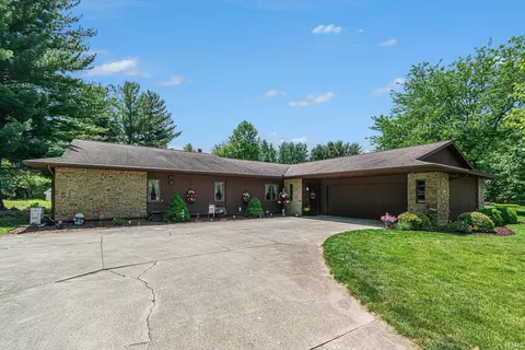 2027 Deer Trl, Warsaw, IN 46580