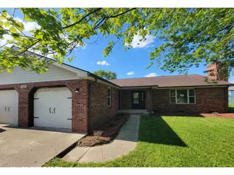 724 Iroquois Dr, Anderson, IN 46012