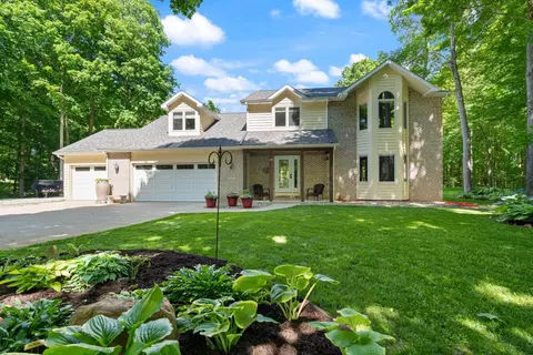 5118 N Dovewood Trl, Warsaw, IN 46582