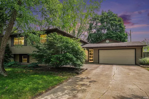 1708 Canterbury Dr, Elkhart, IN 46514