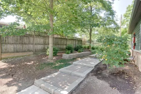 814 W Third St, Bloomington, IN 47404 photo 3