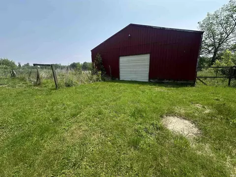 Exterior - 1020 E State St, Albany, IN 47320 photo 3 of 8