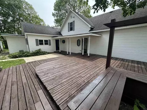 Exterior - 1020 E State St, Albany, IN 47320 photo 1 of 8