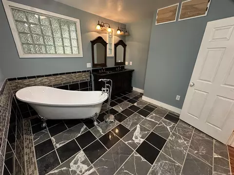 Bath - 1020 E State St, Albany, IN 47320 photo 3 of 3