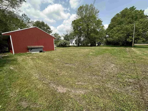 Exterior - 1020 E State St, Albany, IN 47320 photo 6 of 8
