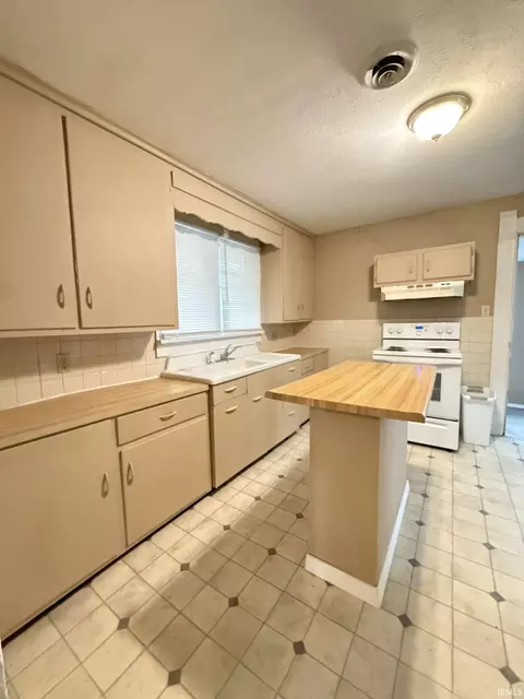 Kitchen - 515 W Vine St, Mitchell, IN 47446 photo 2 of 2