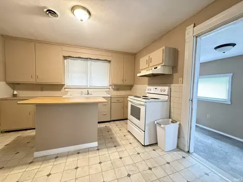 Kitchen - 515 W Vine St, Mitchell, IN 47446 photo 1 of 2