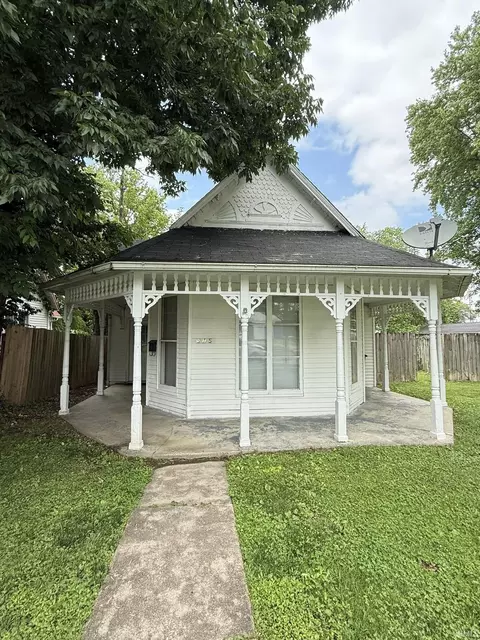 Exterior - 515 W Vine St, Mitchell, IN 47446 photo 1 of 2