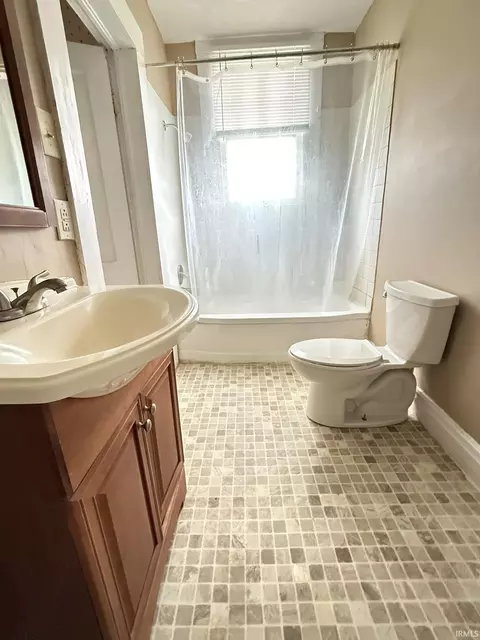 Bath - 515 W Vine St, Mitchell, IN 47446 photo 1 of 2