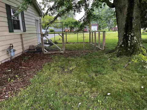39 E Linn Rd, Bluffton, IN 46714 photo 3