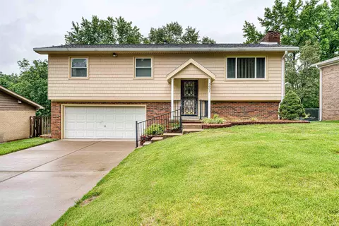 5601 W Haven Dr, Evansville, IN 47720
