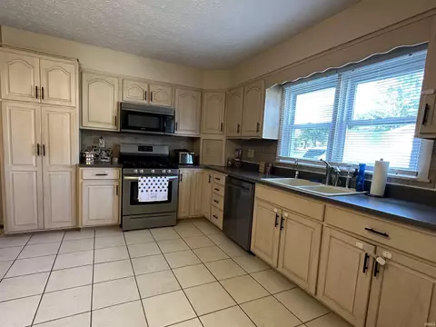 Kitchen - 2702 Eastern Ave, Bedford, IN 47421 photo 2 of 3