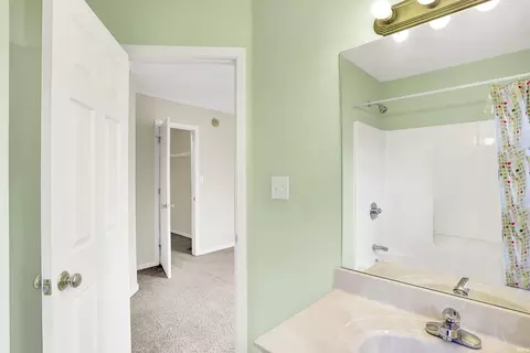 Bath - 3782 E Cobble Creek Dr, Bloomington, IN 47401 photo 4 of 7