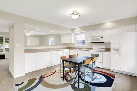 Kitchen - 3782 E Cobble Creek Dr, Bloomington, IN 47401 photo 2 of 3