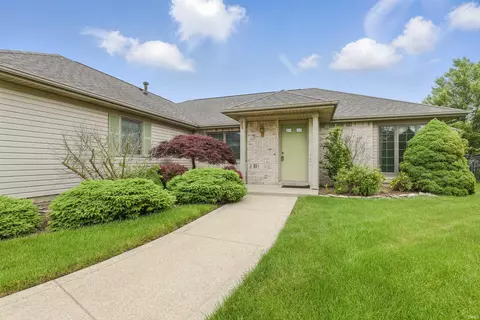 2516 Loganberry Cv, Fort Wayne, IN 46818