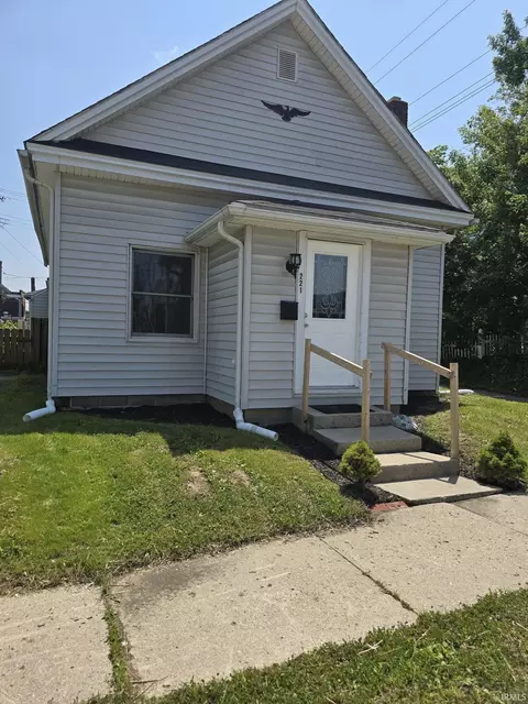 221 W Franklin St, Hartford City, IN 47348