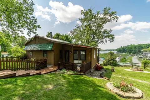 320 Lane 425 Jimmerson Lk, Fremont, IN 46737