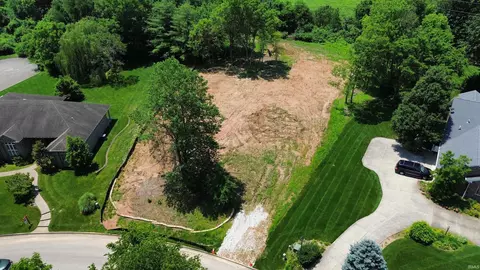 132 Lakewood Drive Dr, Vincennes, IN 47591