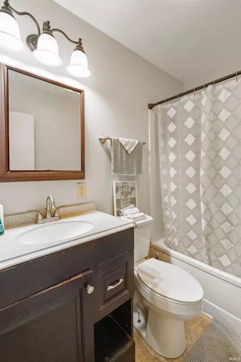 Bath - 115 N Posey St, Windfall, IN 46076 photo 1 of 1
