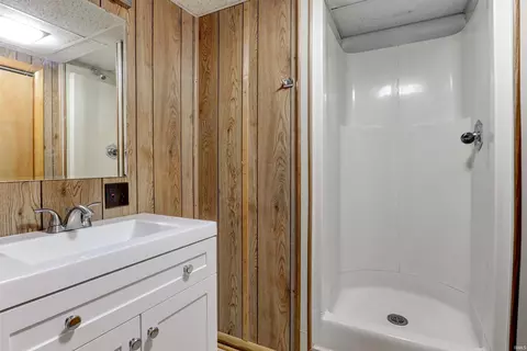 Bath - 1434 Third Ave, Jasper, IN 47546 photo 2 of 2