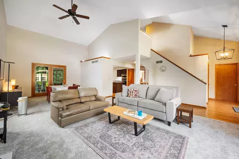 52633 Willow Bend Dr, Granger, IN 46530 photo 4