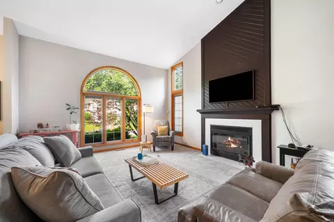 52633 Willow Bend Dr, Granger, IN 46530 photo 3