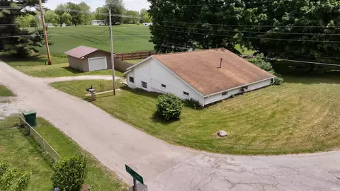 5613 W Palestine 2nd St, Mentone, IN 46539