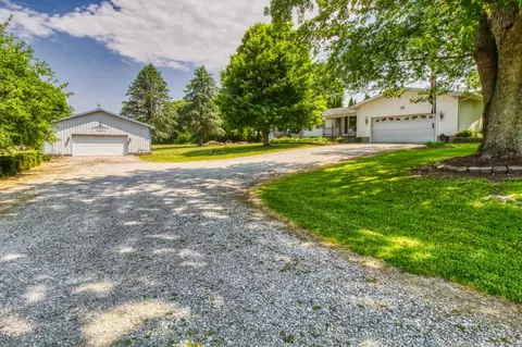 3890 W Crystal Lake Rd, Warsaw, IN 46580